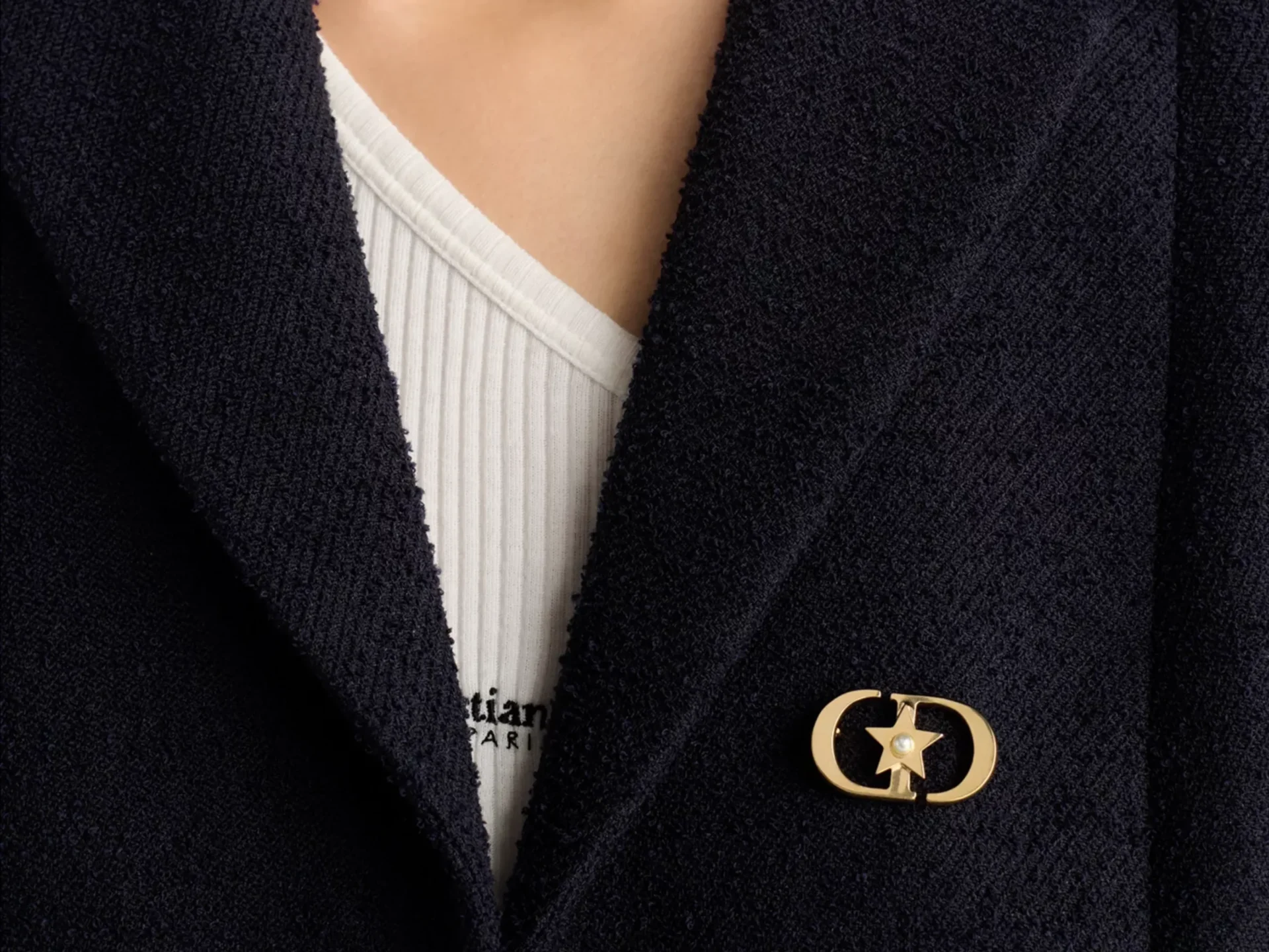 LAPEL ADORNMENT
