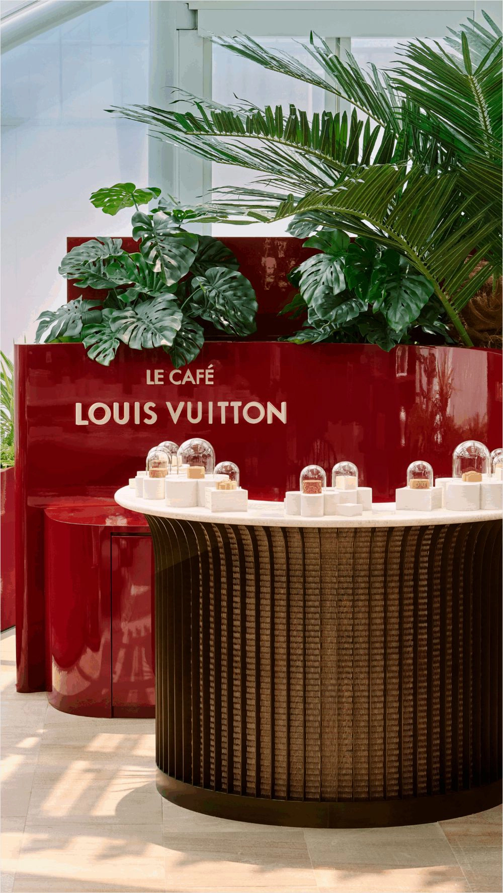 LOUIS VUITTON CAFE