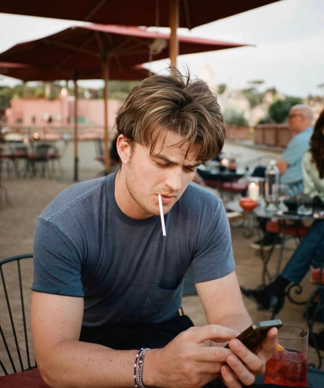 joe keery smoking is back pop culture