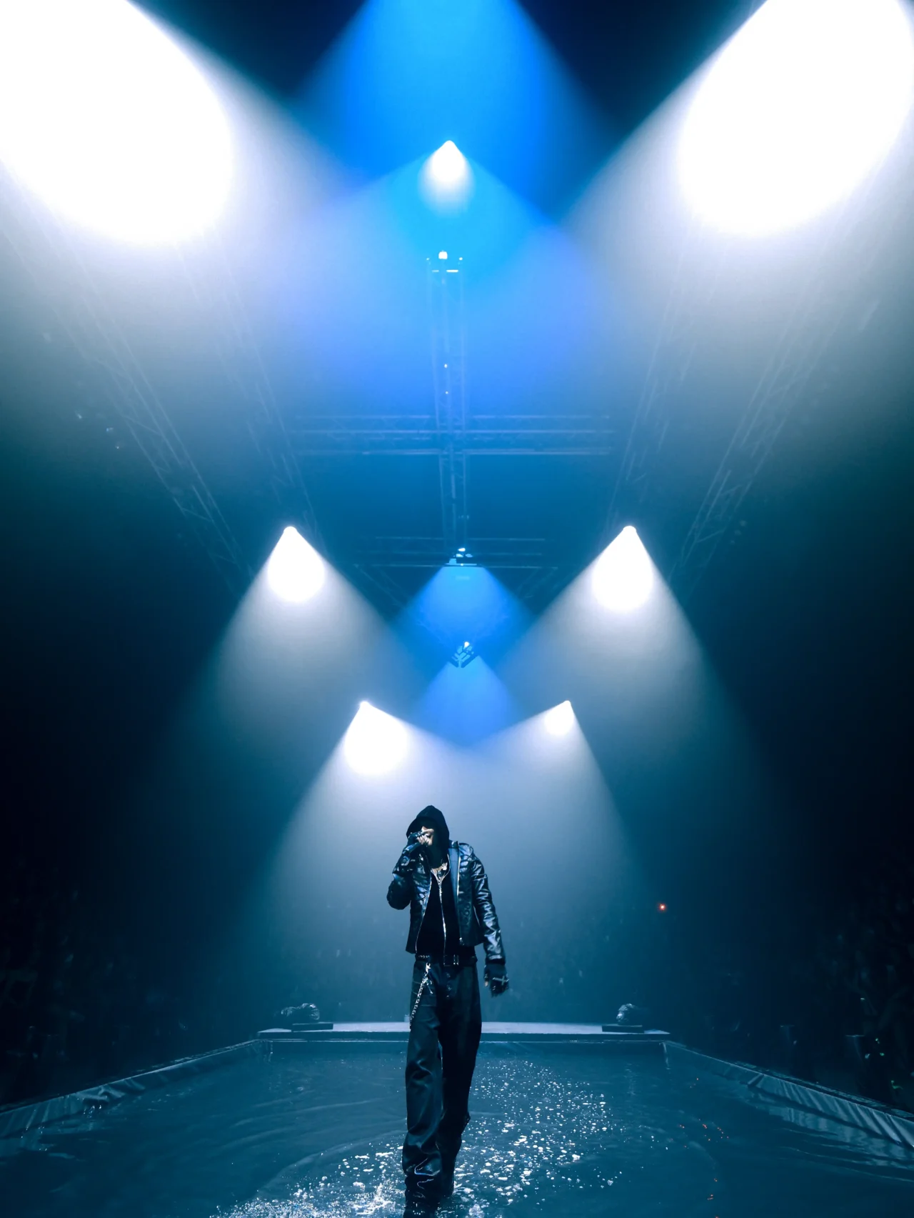 felip performing