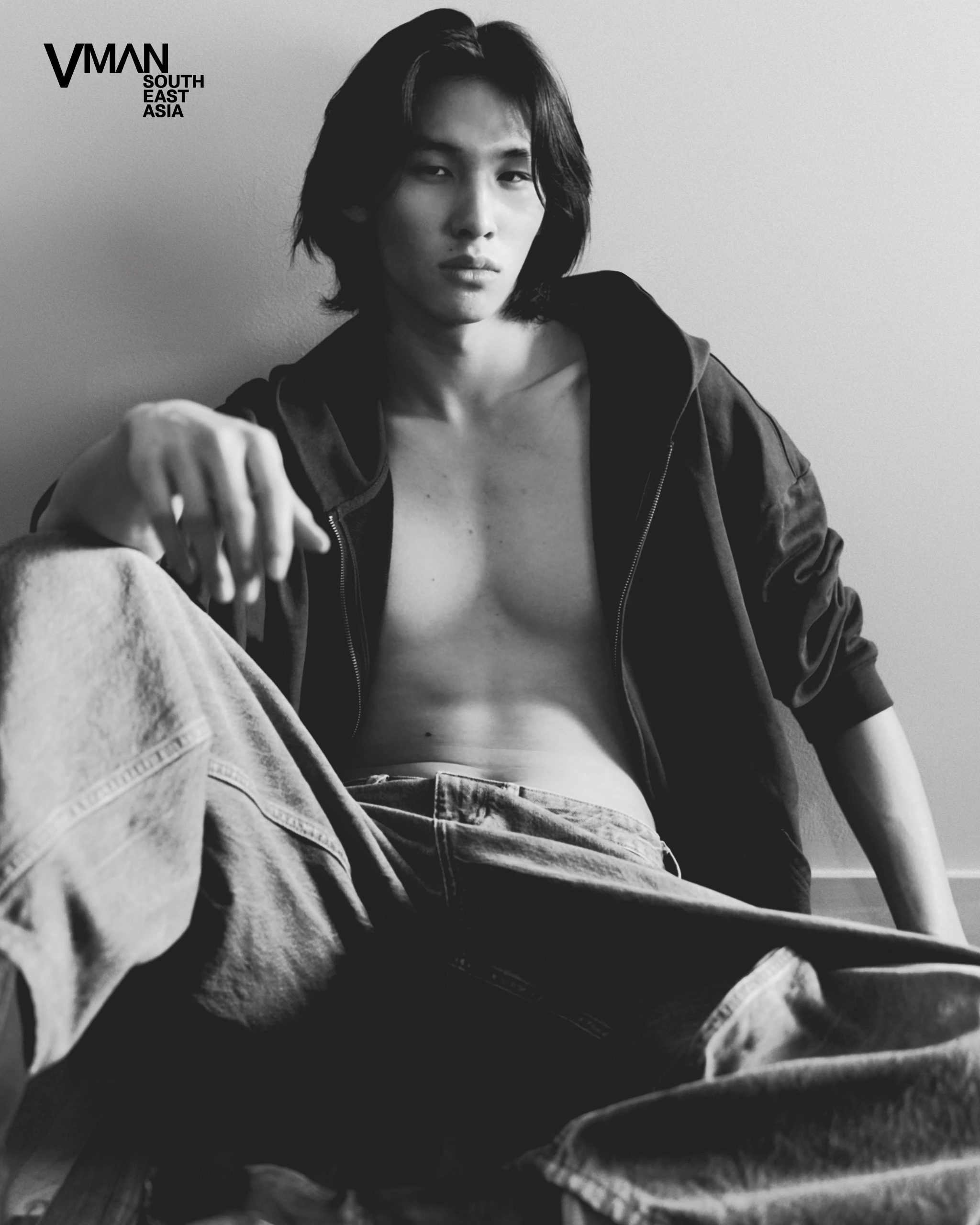 elijah tan model black and white
