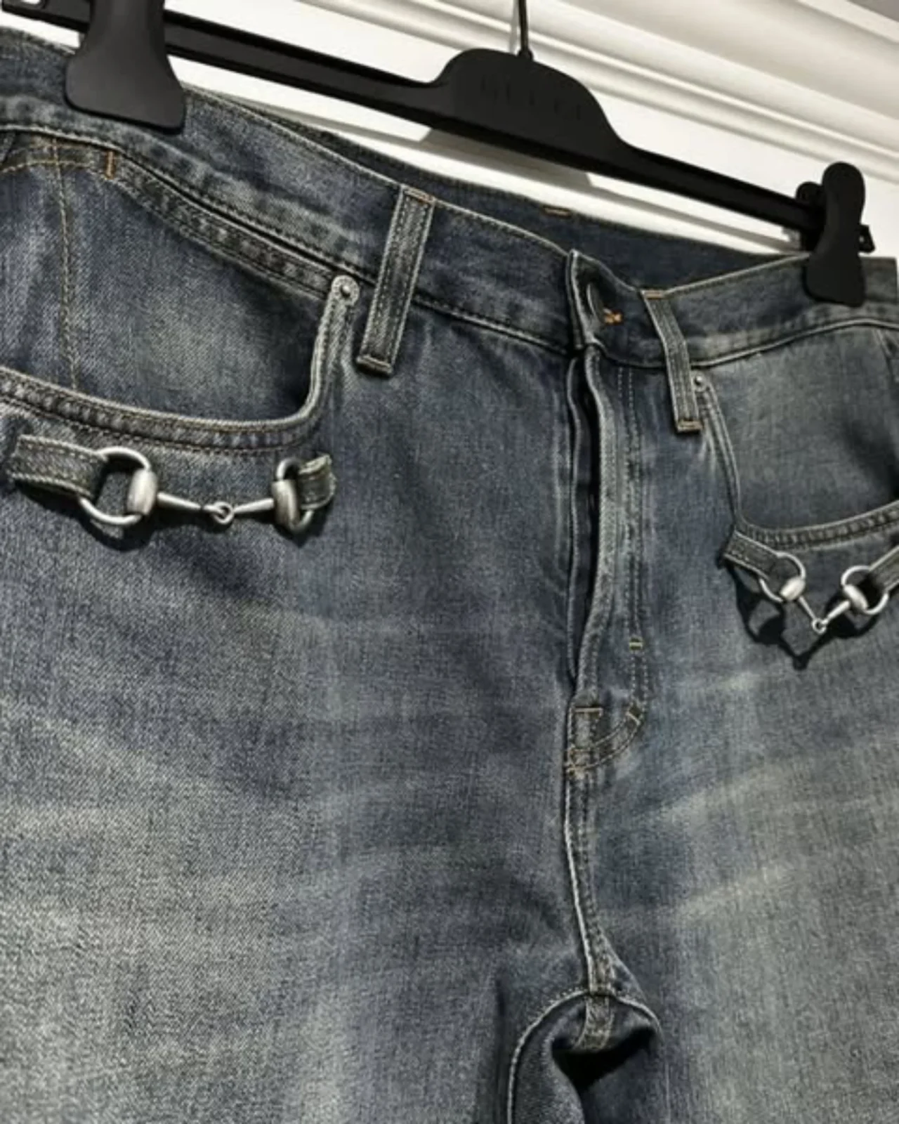 gucci horsebit logo